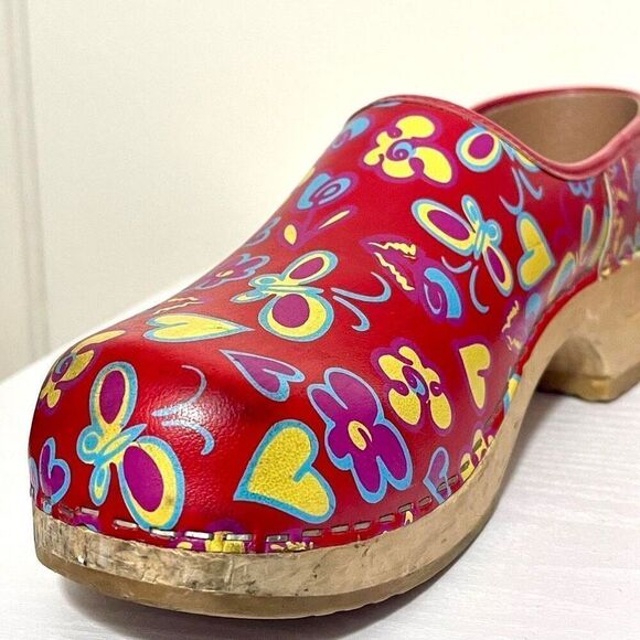 Sanita Size 36 Wooden Mule Clogs Red Hearts Butterfly Floral Danish Cottagecore - Picture 3 of 16